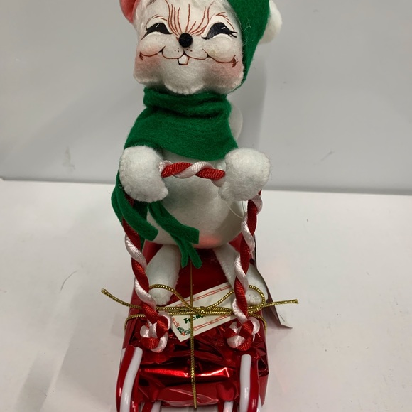 New 2008 retired 601508A sledding mouse retired squinting...